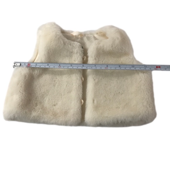 ✨Sold✨Baby Gap Faux Fur Cream Coloured Vest With Loop Buttons Size 0-6 Months - Picture 9 of 10